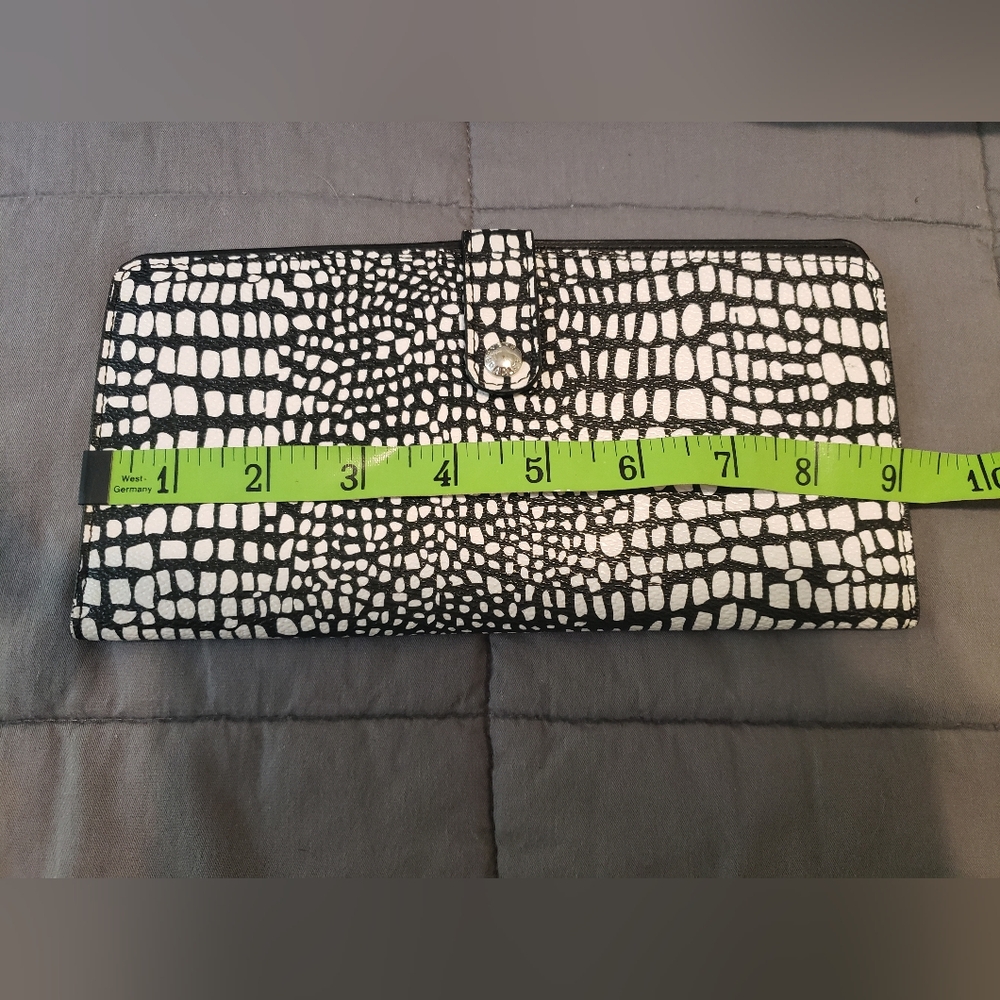 Vera Bradley Thin Wallet - Picture 5 of 8